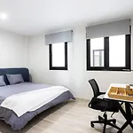 New 140m2 Loft-style Flat At Town Heart, 3 Beaches Close Casa Leon Apartmán