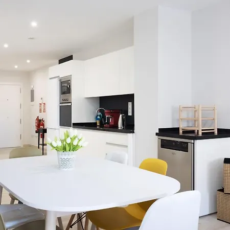 New 140m2 Loft-style Flat At Town Heart, 3 Beaches Close Casa Leon *