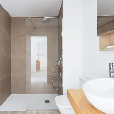 New 140m2 Loft-style Flat At Town Heart, 3 Beaches Close Casa Leon *