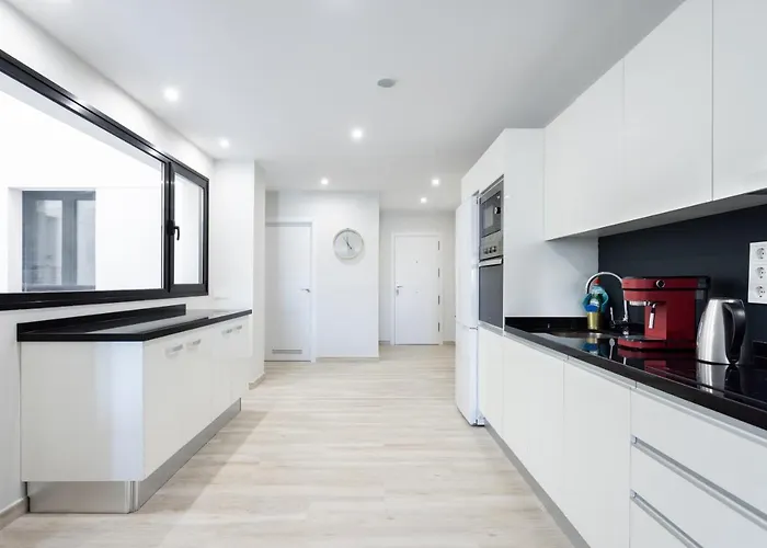 New 140m2 Loft-style Flat At Town Heart, 3 Beaches Close Casa Leon Apartamento