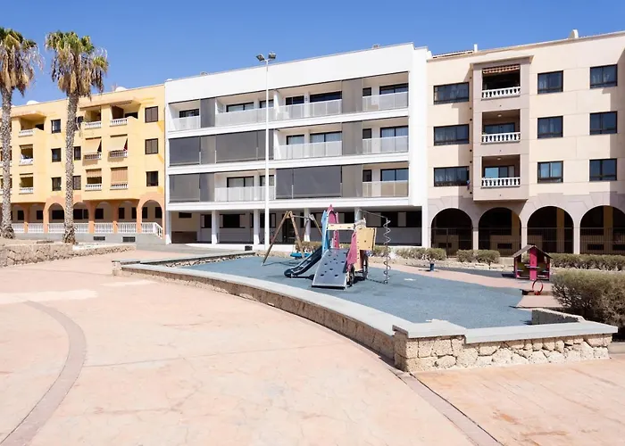 Lägenhet New 140m2 Loft-style Flat At Town Heart, 3 Beaches Close Casa Leon *