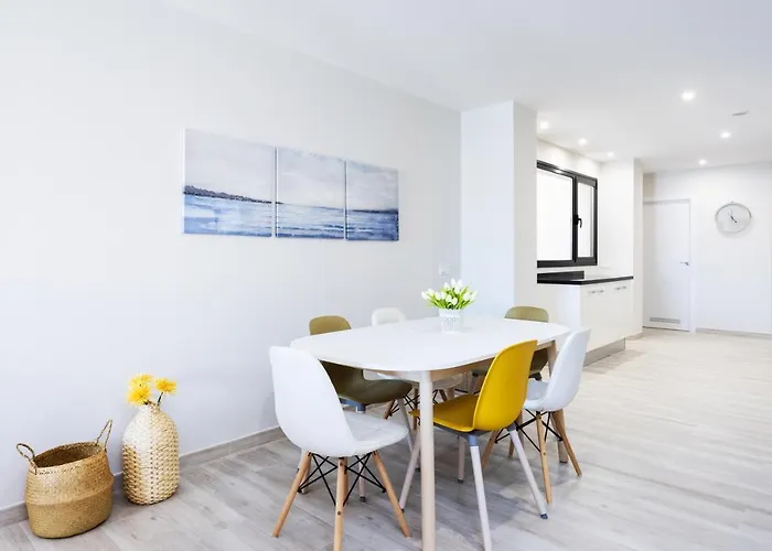 Apartamento New 140m2 Loft-style Flat At Town Heart, 3 Beaches Close Casa Leon *