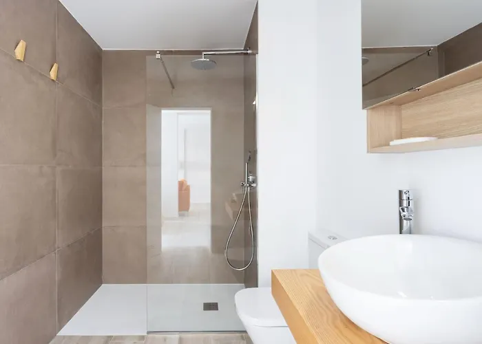 New 140m2 Loft-style Flat At Town Heart, 3 Beaches Close Casa Leon *