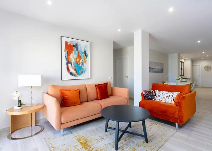 New 140m2 Loft-style Flat At Town Heart, 3 Beaches Close Casa Leon