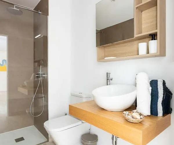 New 140m2 Loft-style Flat At Town Heart, 3 Beaches Close Casa Leon *