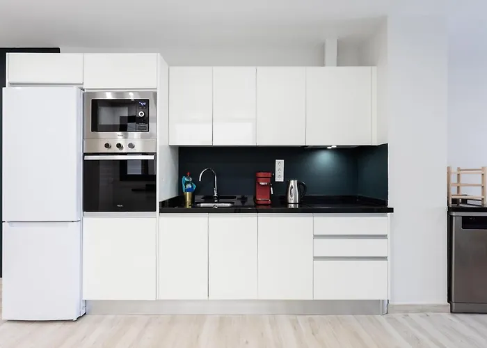 New 140m2 Loft-style Flat At Town Heart, 3 Beaches Close Casa Leon