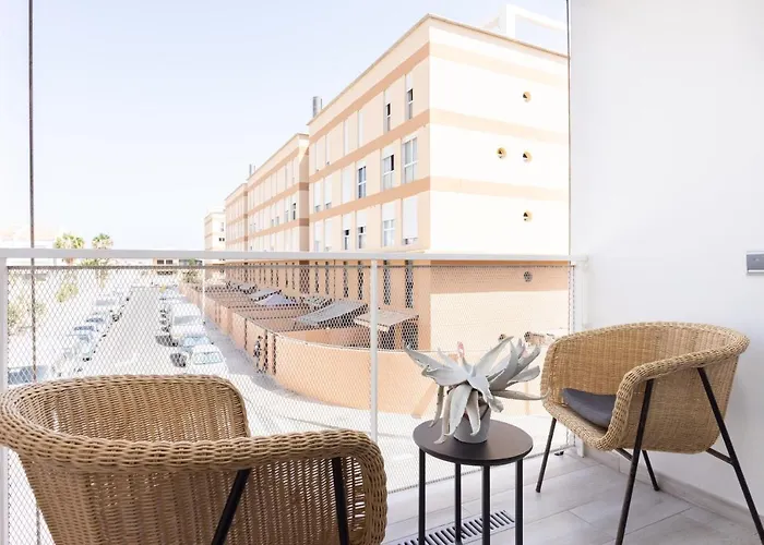 New 140m2 Loft-style Flat At Town Heart, 3 Beaches Close Casa Leon