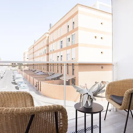 New 140m2 Loft-style Flat At Town Heart, 3 Beaches Close Casa Leon